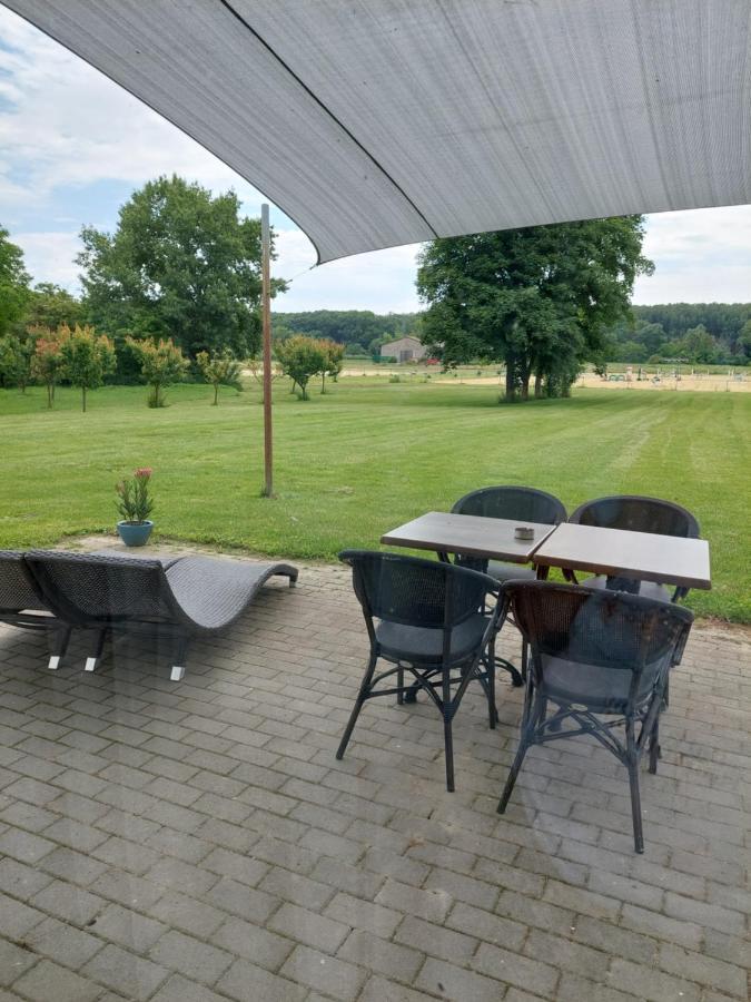 Hédervári Lovas Vendégház Esterno foto