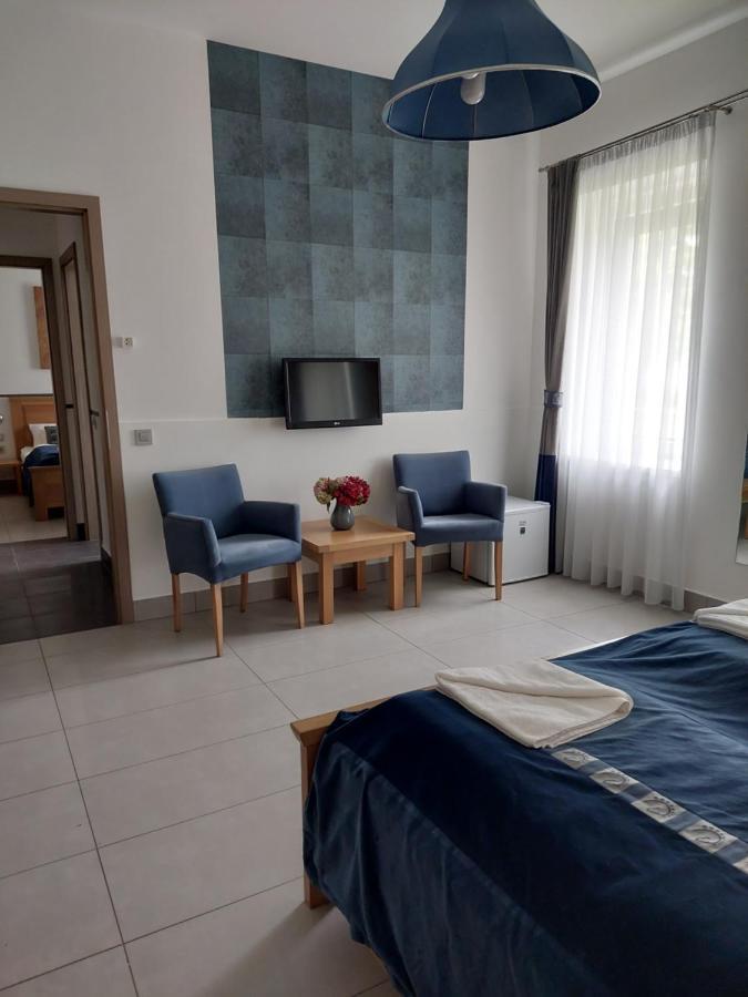 Hédervári Lovas Vendégház Esterno foto